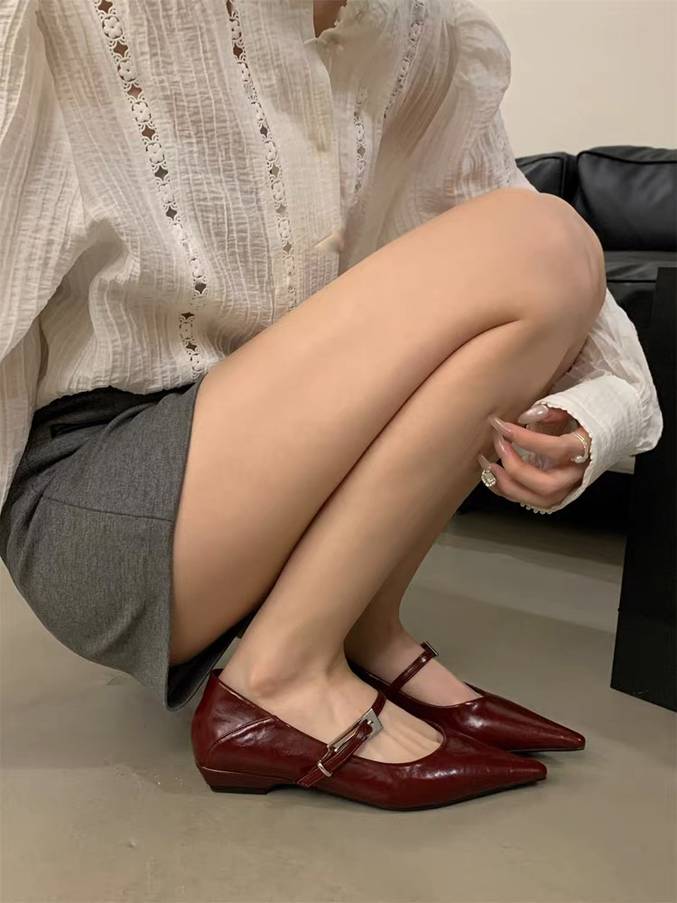 法式高级感尖头单鞋女2025秋季一字带低跟气质复古红色玛丽珍女鞋