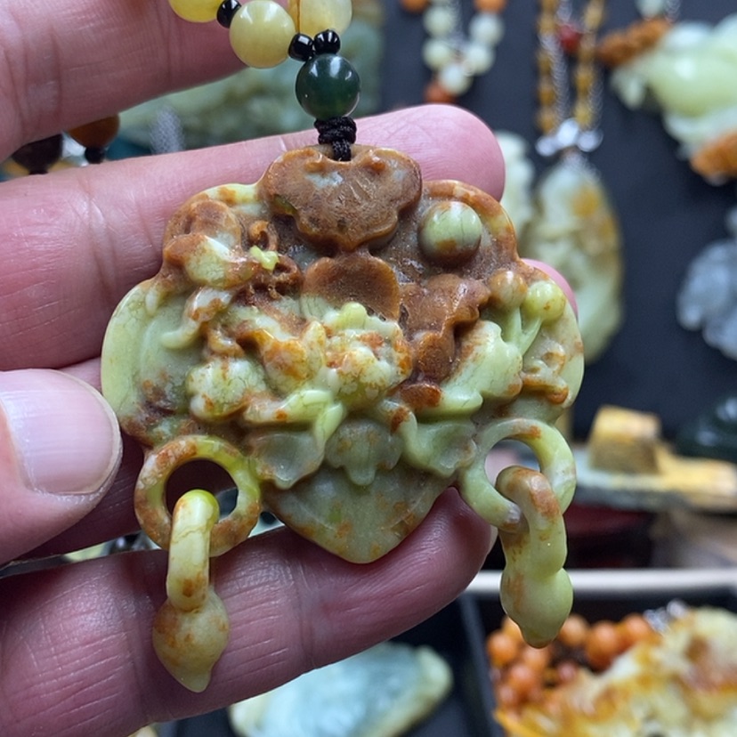 【闪购商品】蛇纹石玉吊坠未镶嵌