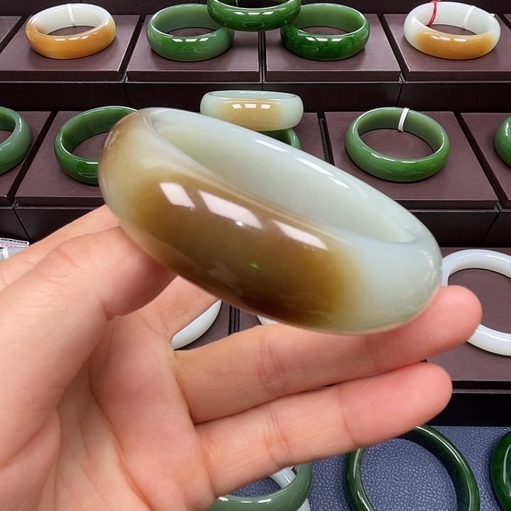 和田玉未镶嵌手镯