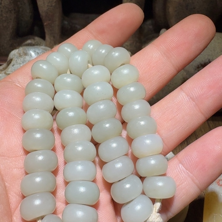 单***道和田玉（糖玉）未镶嵌颈饰