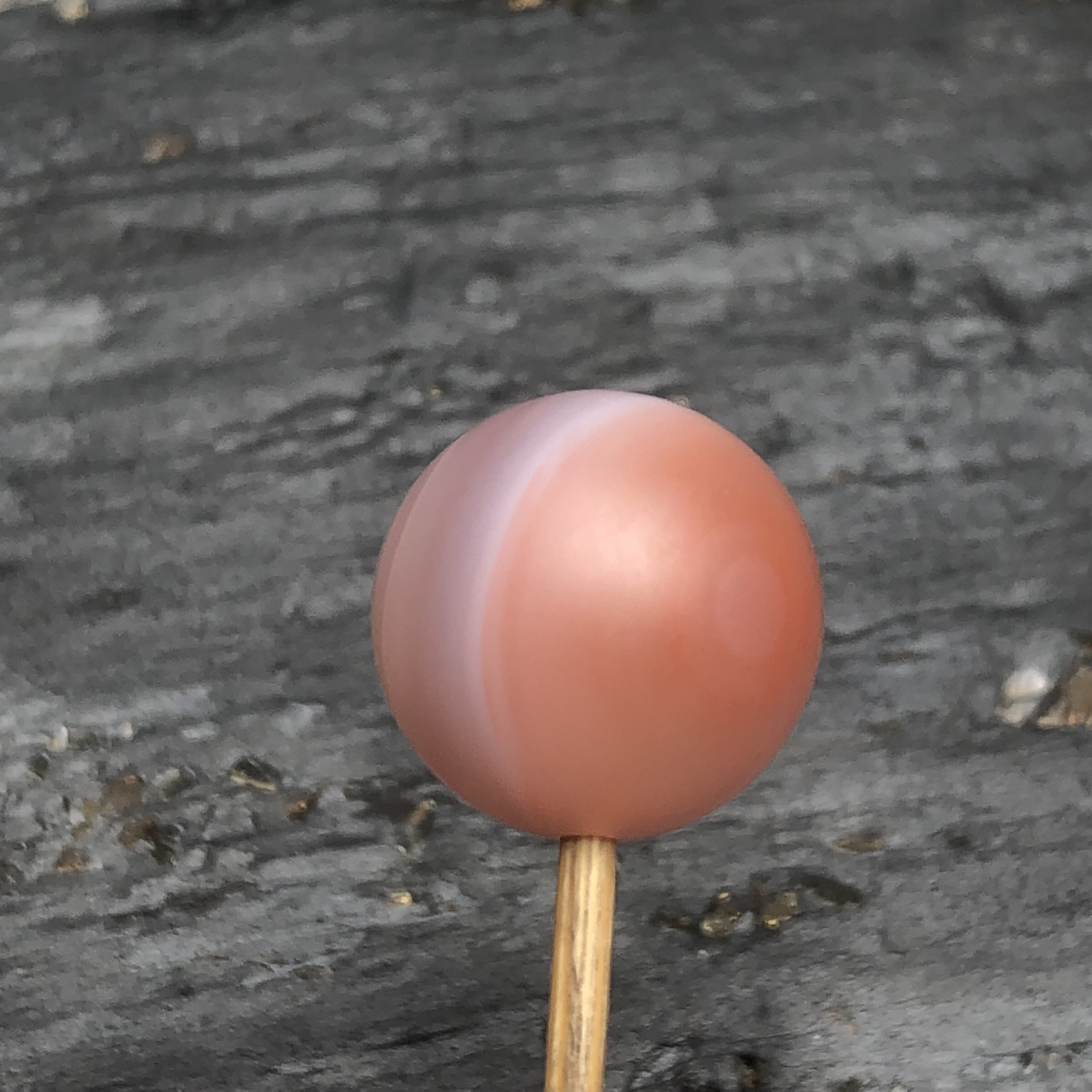 川料南红玛瑙手工打磨珠子尺寸15.8毫米，无裂