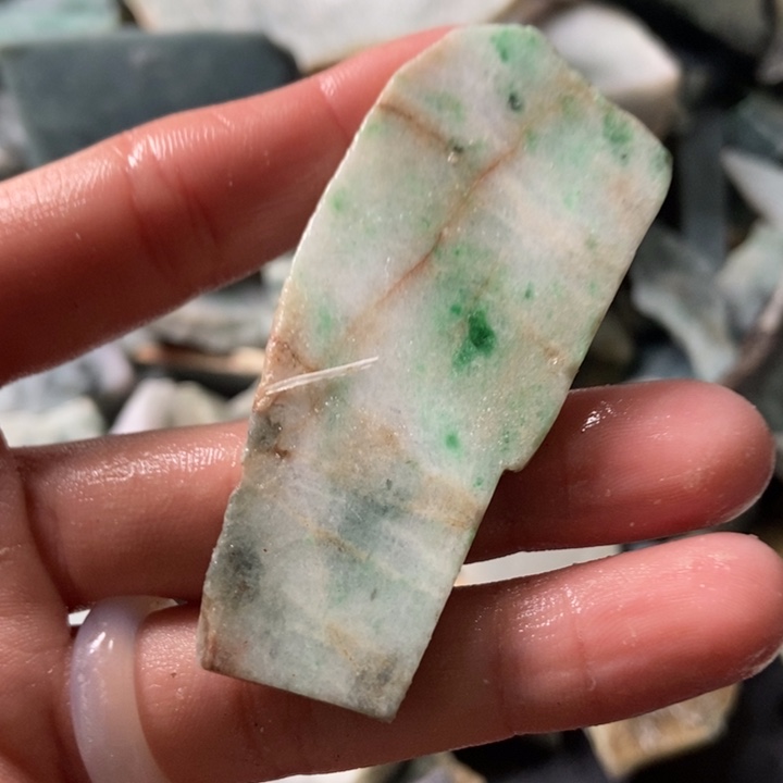 翡翠颈饰未镶嵌天然翡翠