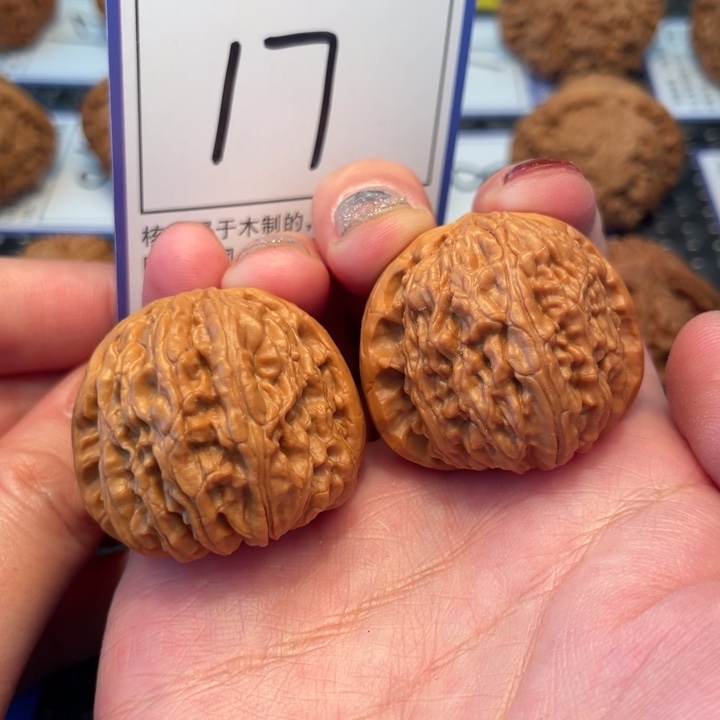 桃核把件35白狮子17。。。