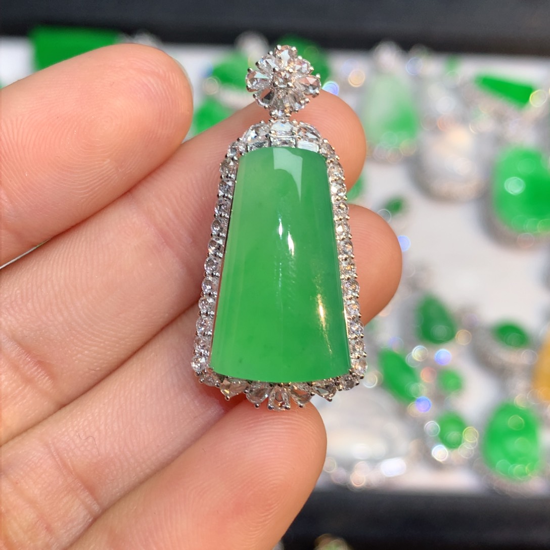 翡翠颈饰18K金镶嵌十****）天然a货翡翠