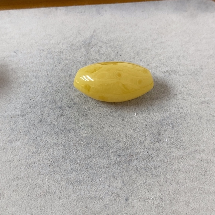 蜜蜡裸石未镶嵌吊坠