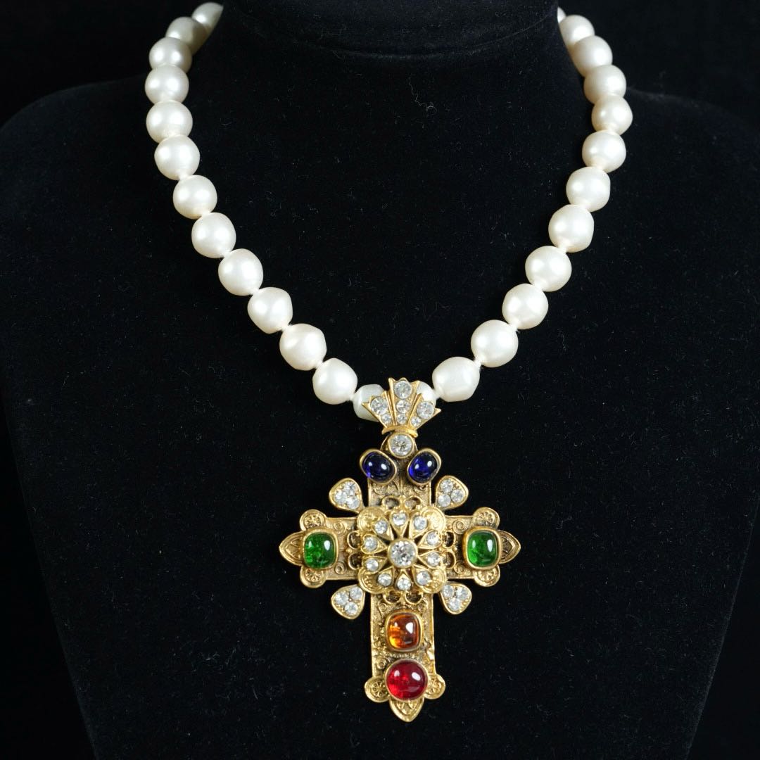 Chanel十字彩色琉璃珍珠项链