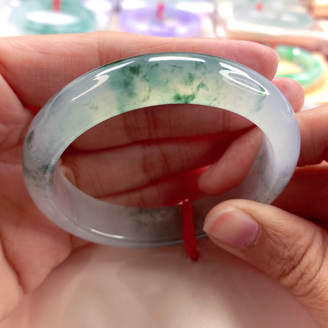 翡翠手镯（贵妃镯）未镶嵌高冰毕业飘绿花A