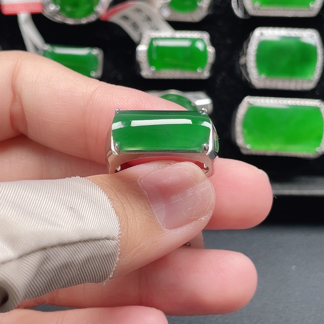 翡翠银S925镶嵌戒指天然A货翡翠没运费险3186