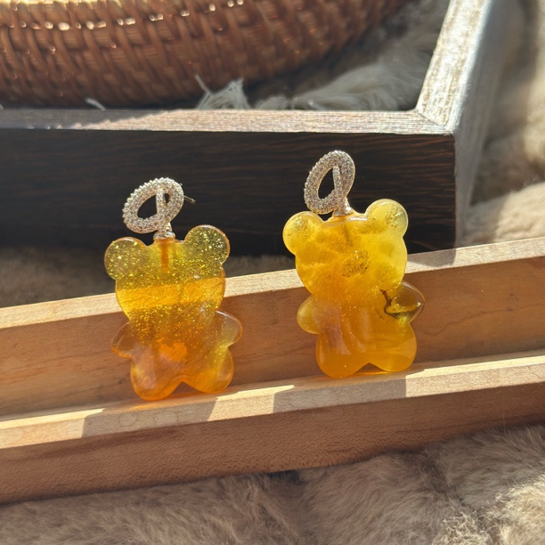 蜜蜡金沙无脸熊耳坠大个