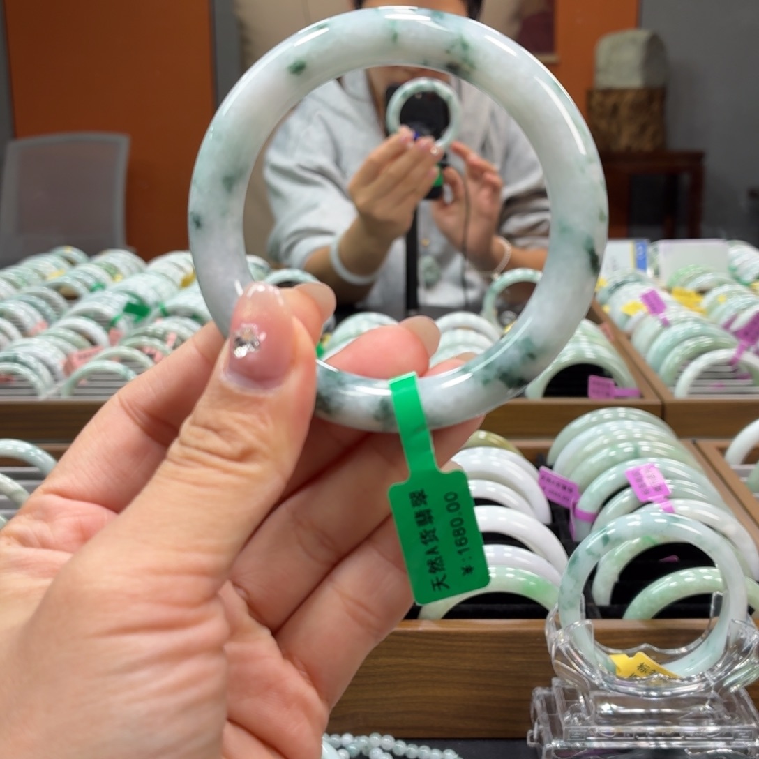 风***子翡翠未镶嵌手镯5555