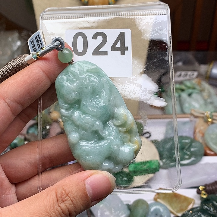 翡翠颈饰未镶嵌米*翡翠