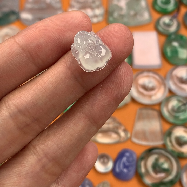 翡翠挂件未镶嵌….