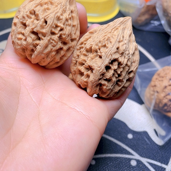 文玩核桃吊坠大沽石一对