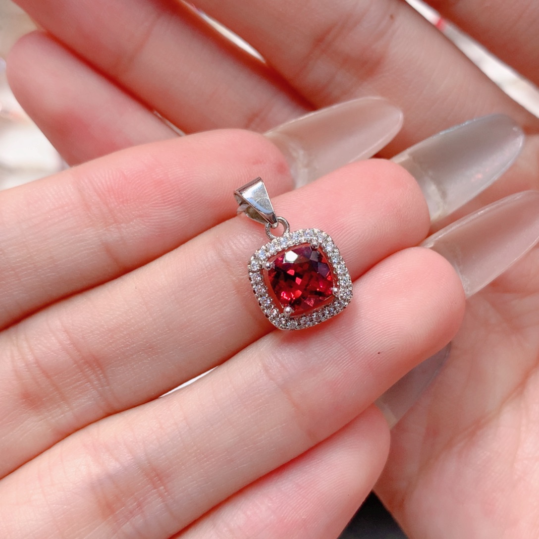 银S925镶嵌吊坠(不含链)石榴石