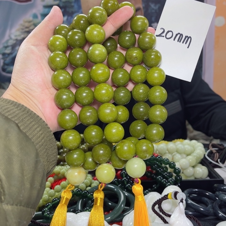 蛇纹石玉手持多样性发货未镶嵌