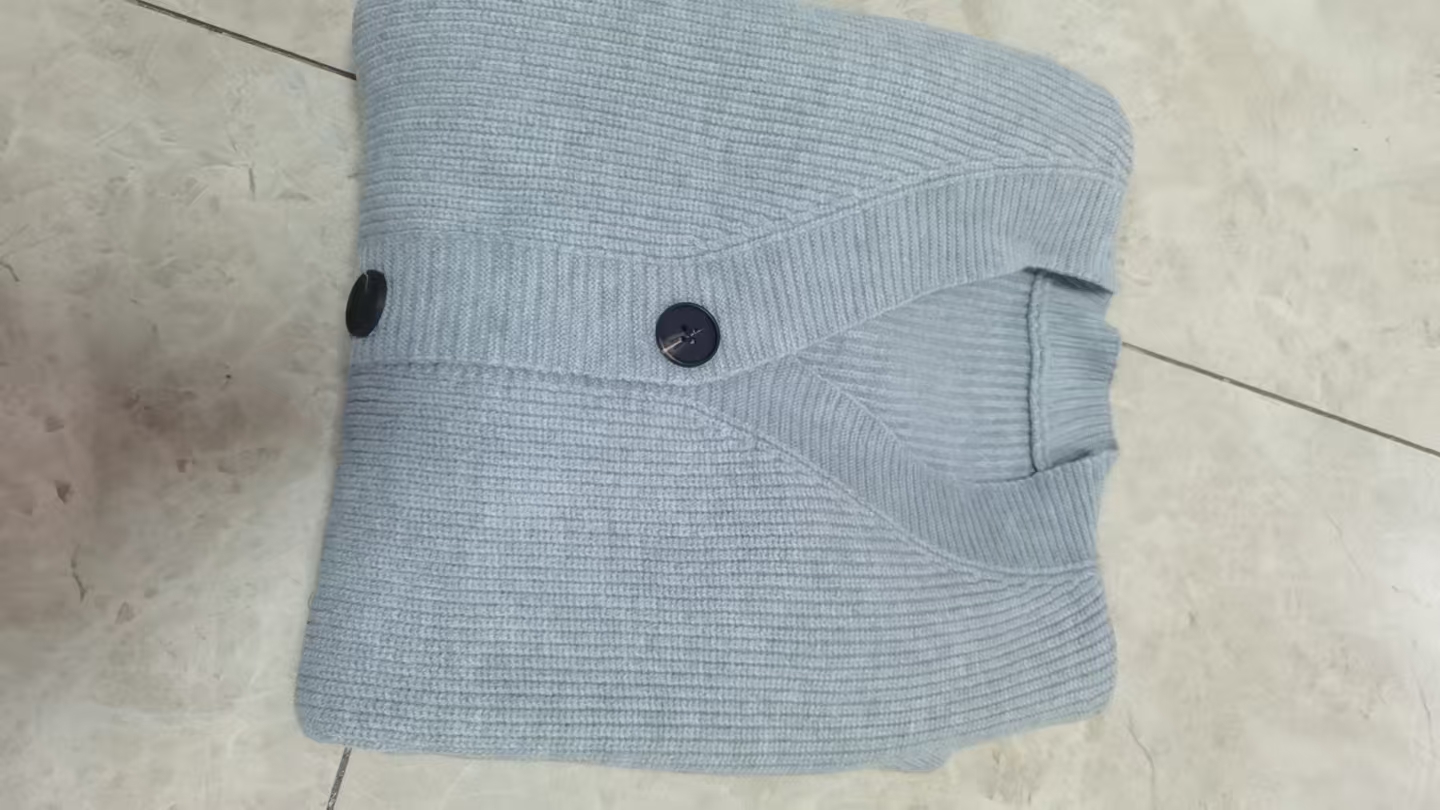 661号女v领灰开衫毛衣