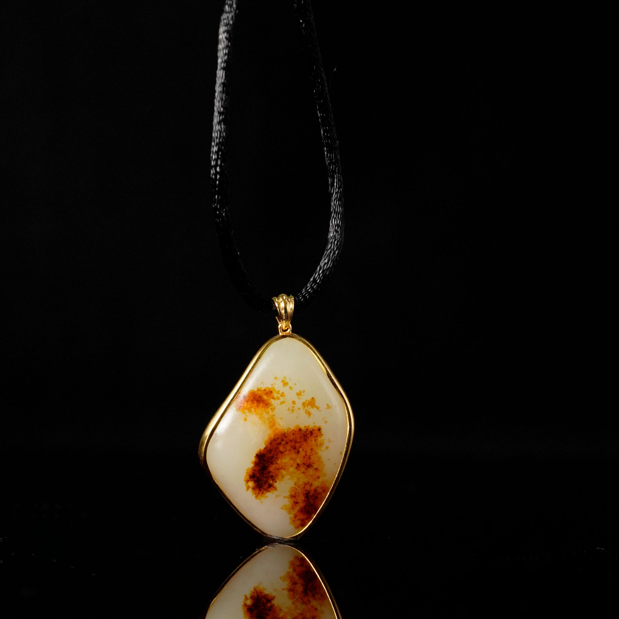 8.596克聚皮女士吊坠原石