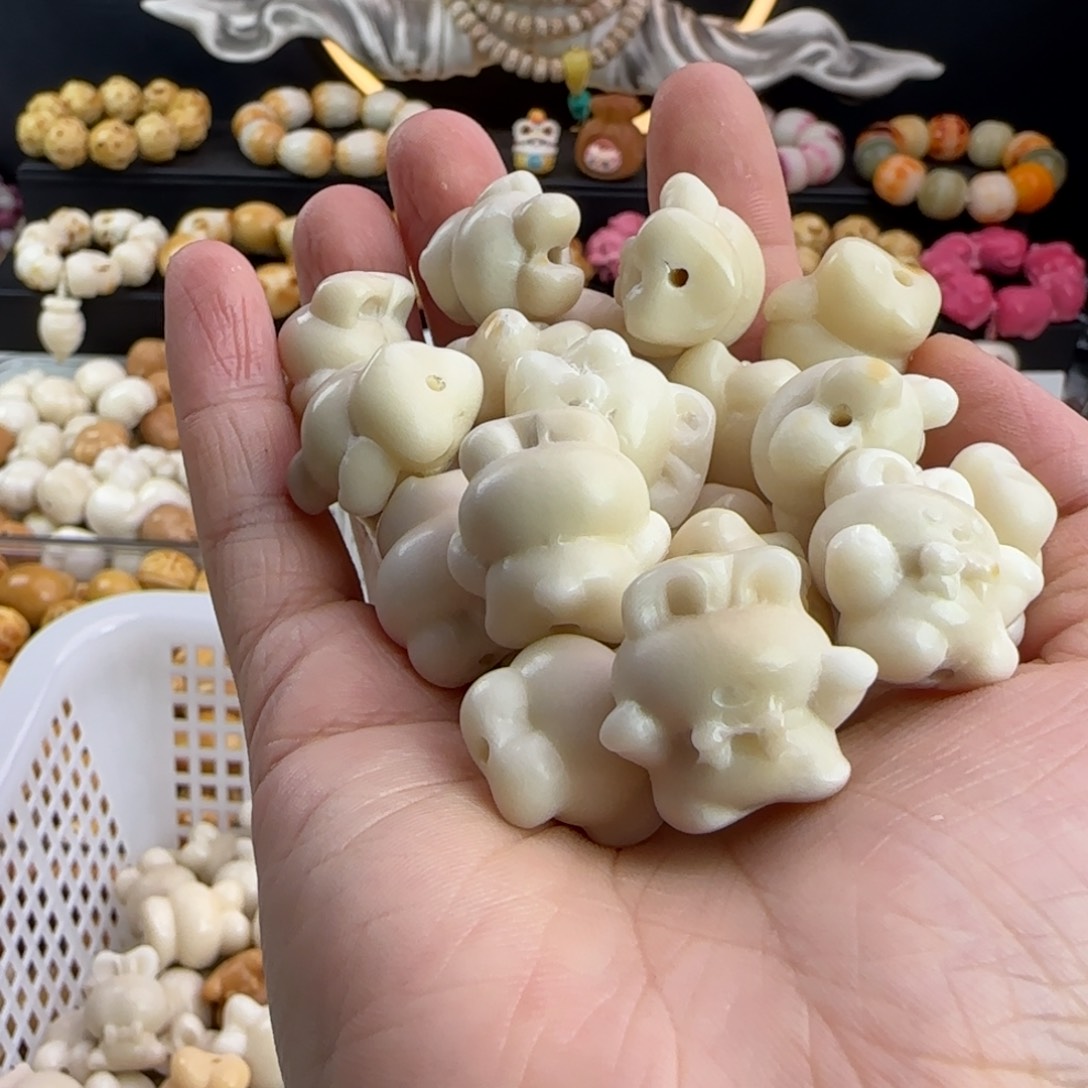 菩提根/象牙果吊坠微瑕疵牙果白色抱抱兔5颗