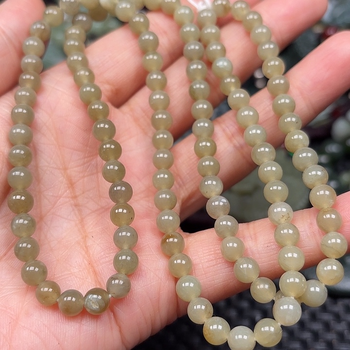 和田玉颈饰未镶嵌