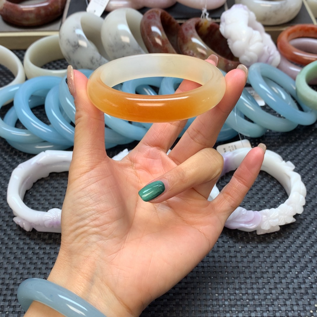 石英岩玉未镶嵌手镯