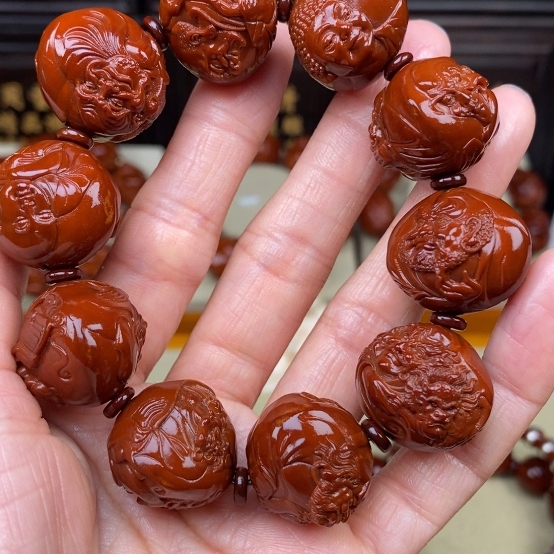 陈***楚橄榄核吊坠十八罗汉