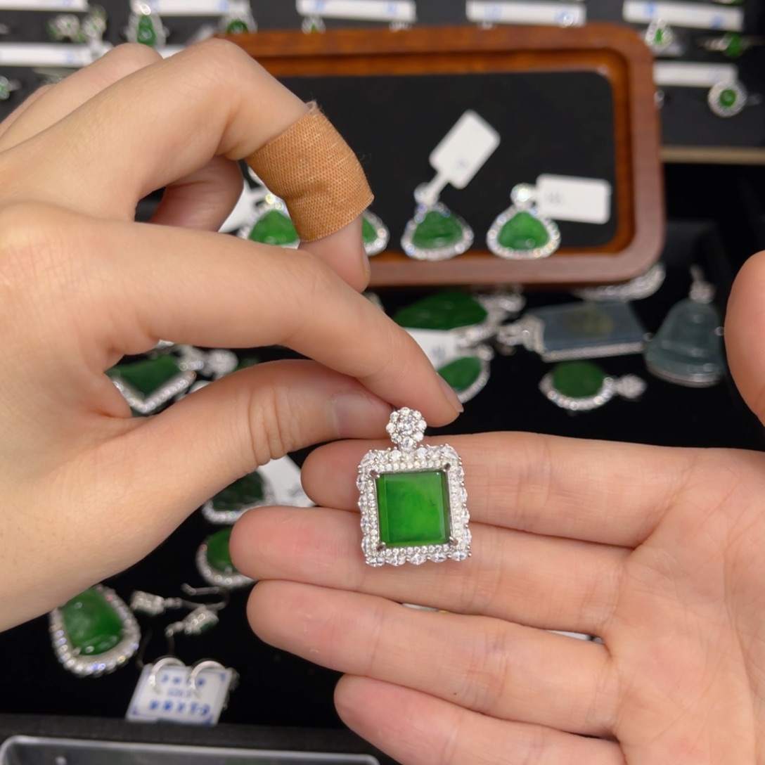 翡翠戒指银S925镶嵌翡翠吊坠