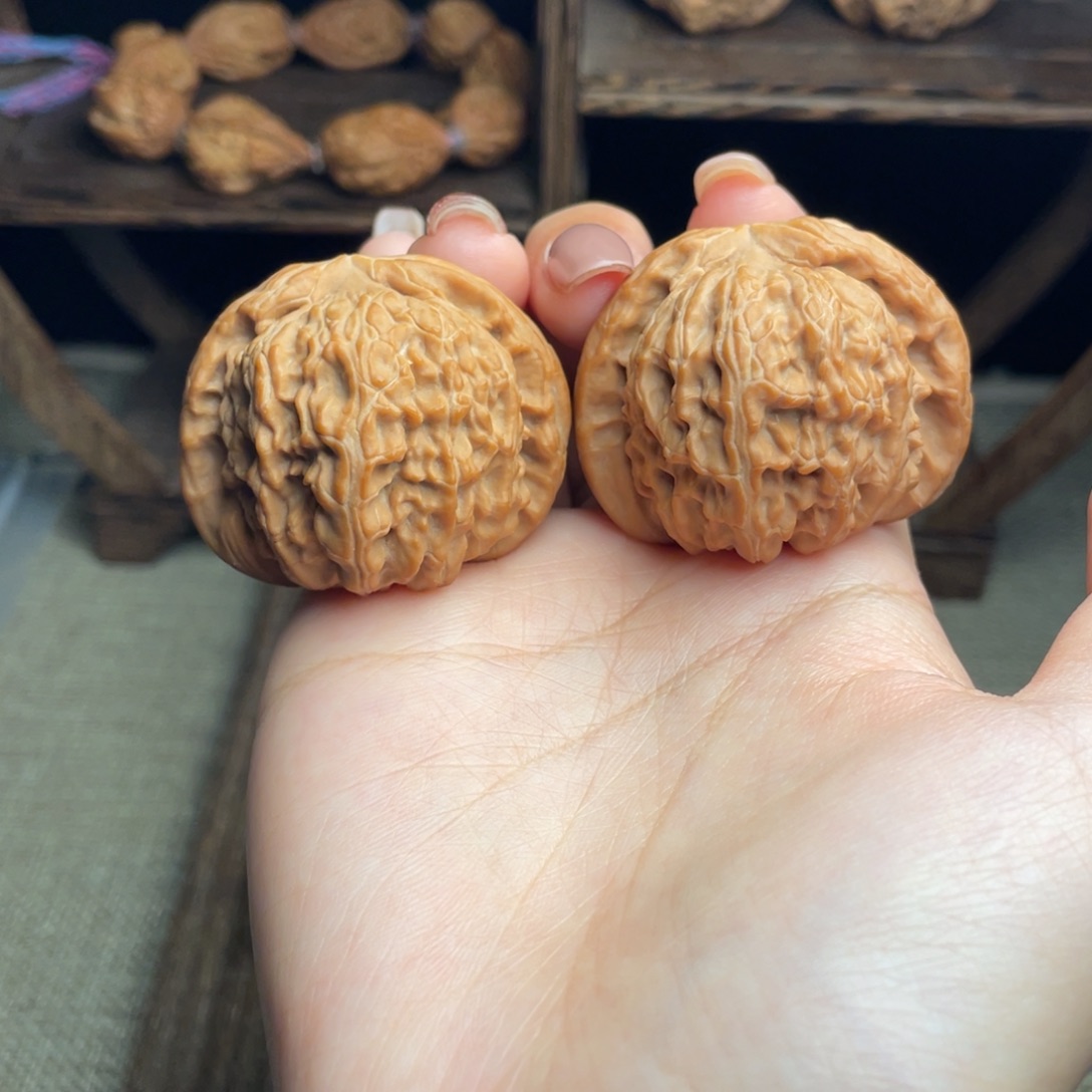 一***瓜吊坠文玩核桃白狮子42 新果