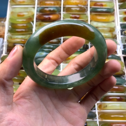 蛇纹石玉未镶嵌手镯紫**?