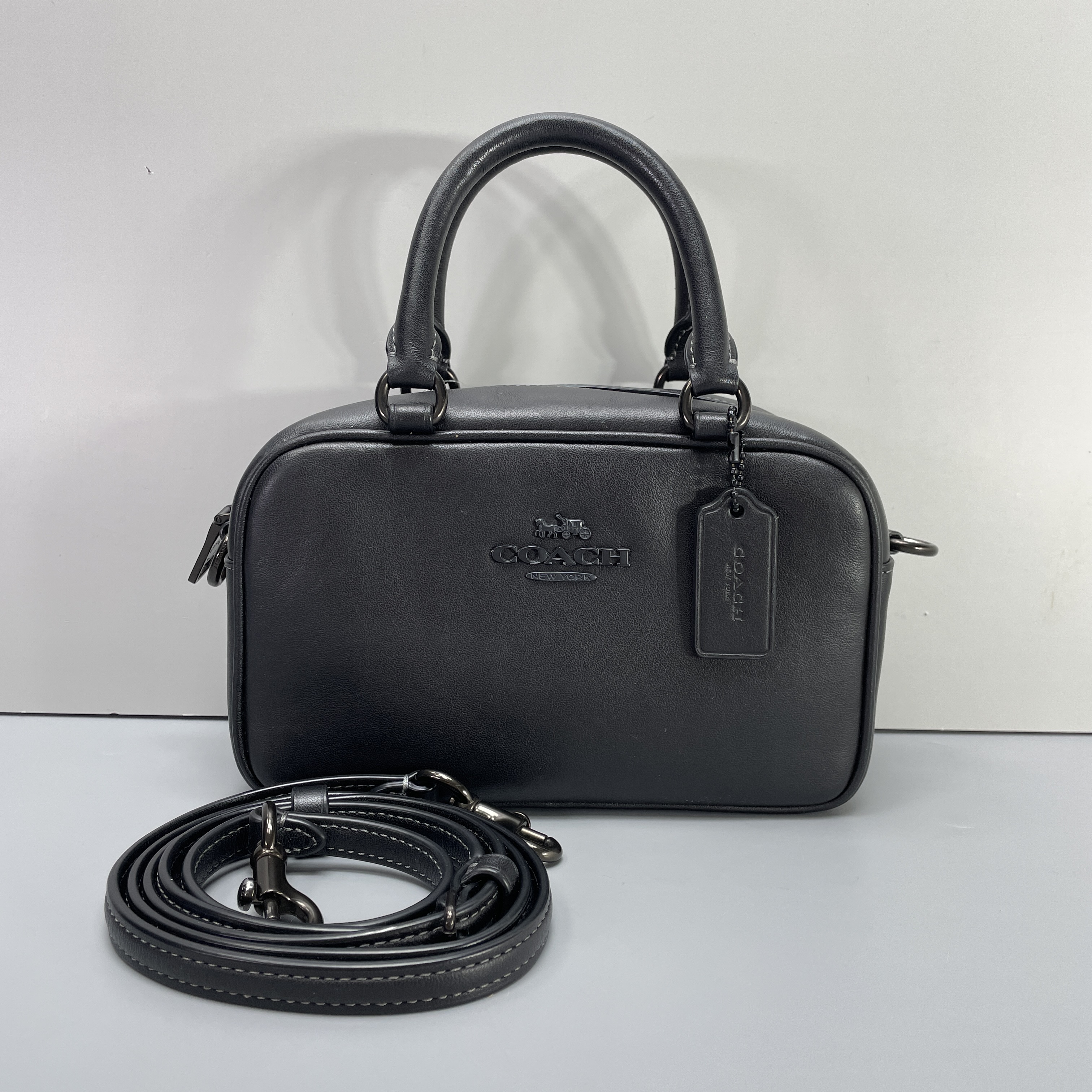 95新 COACH/蔻驰 satchel19黑色保龄球包19*12*8cmMB080908