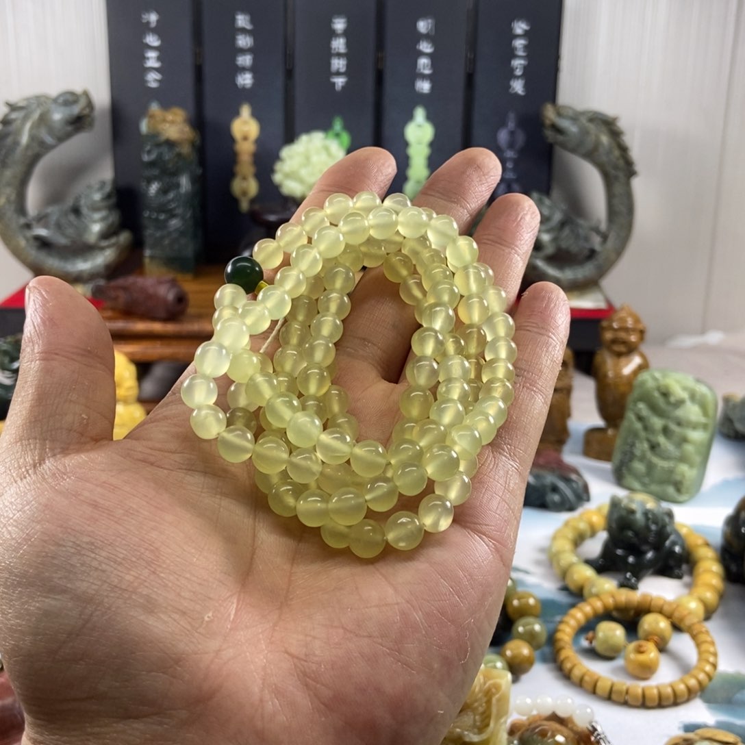 岫岩老玉（透闪石质玉）未镶嵌挂件猫*眼