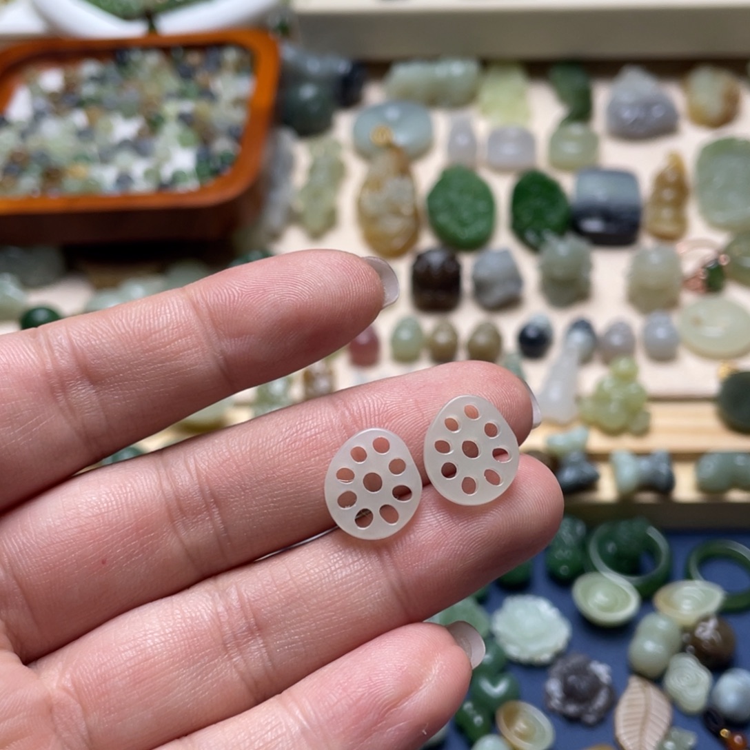 和田玉未镶嵌颈饰一对