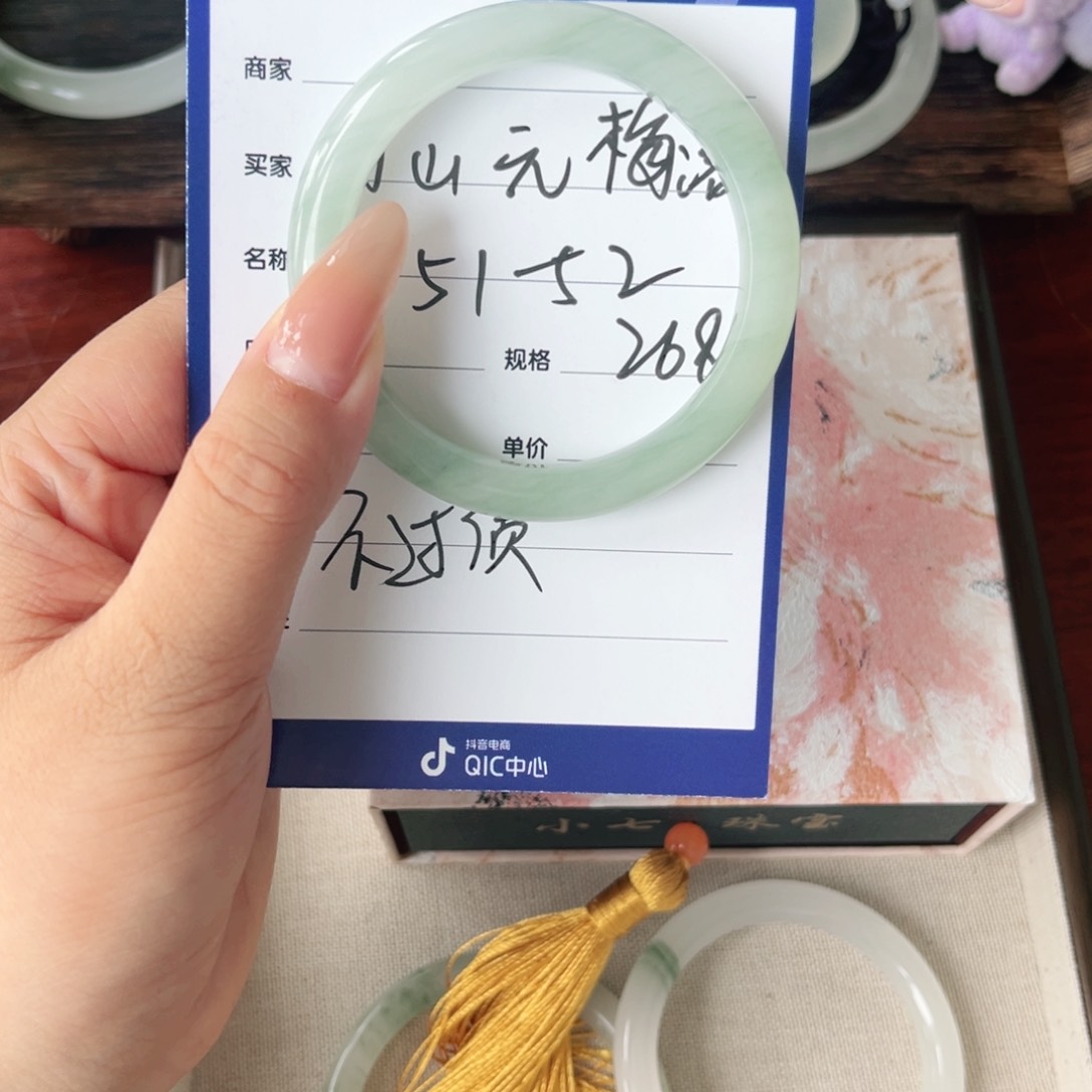 石英质玉手镯未镶嵌甜甜