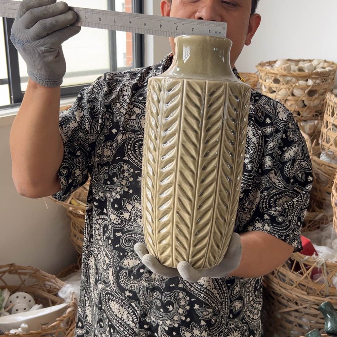 摆件106 号高中低温陶瓷瓶（部分微瑕）