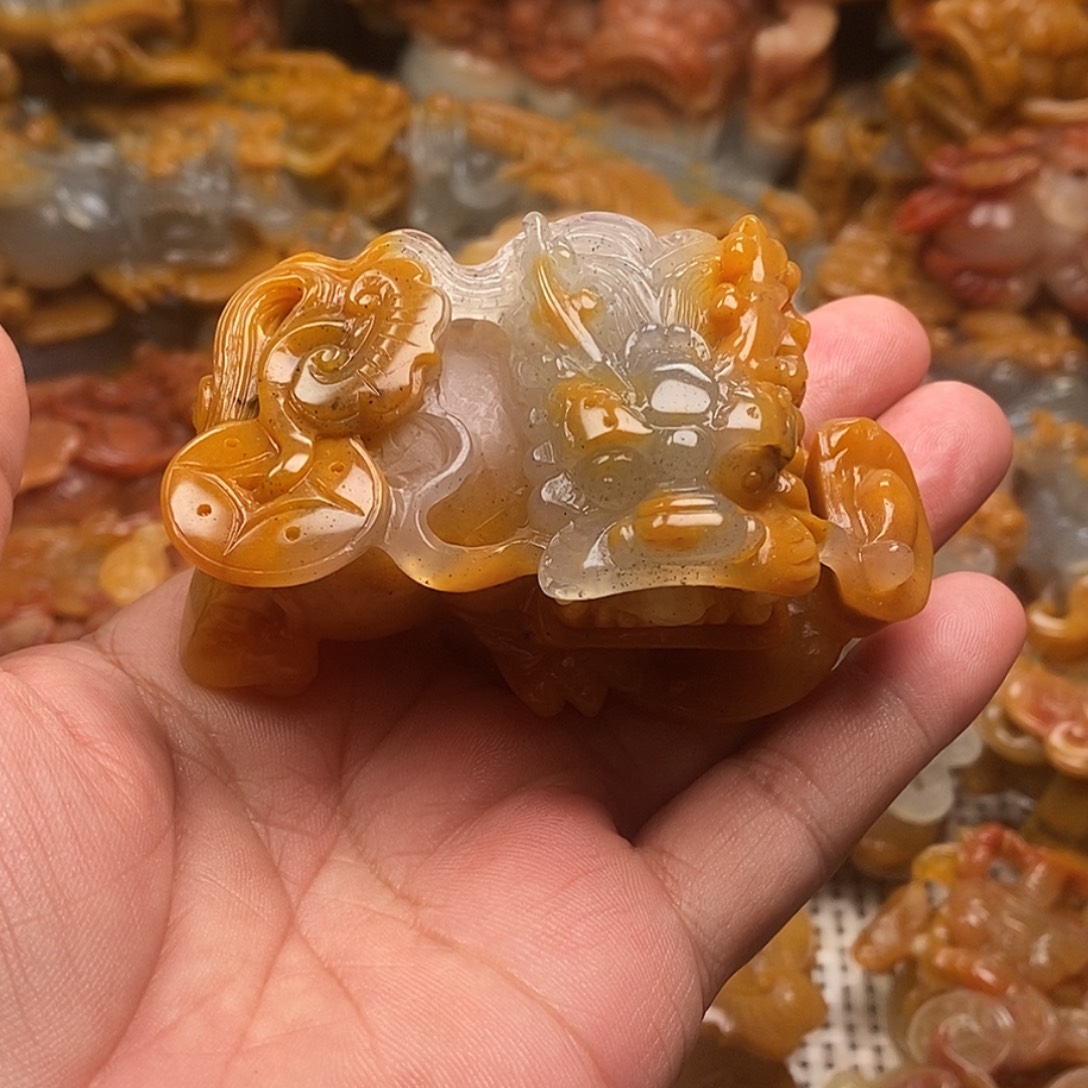 未镶嵌石英质玉（黄龙玉）颈饰