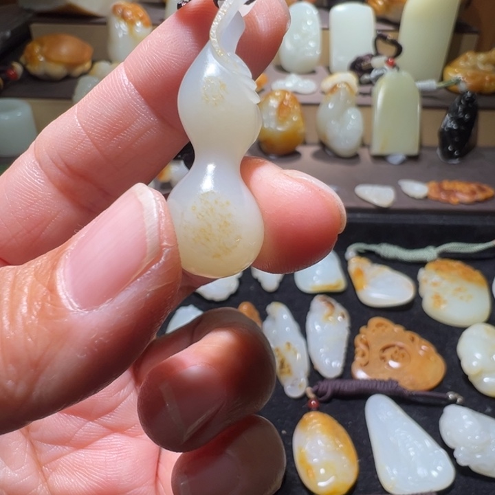 雅***轩和田玉未镶嵌颈饰