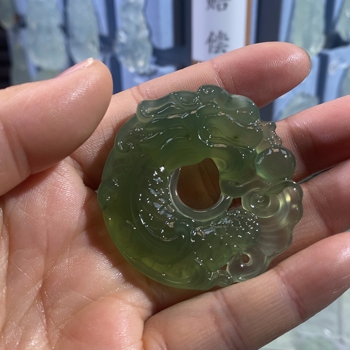 岫玉未镶嵌颈饰吊坠