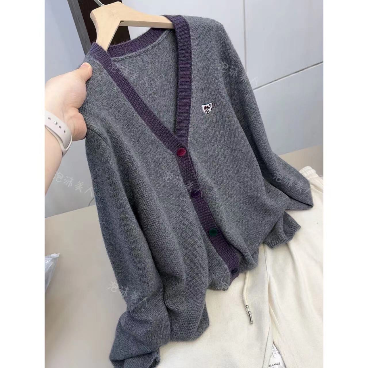 彩扣小茶杯」气质百搭好穿！超软糯保暖V领显瘦针织开衫女上衣