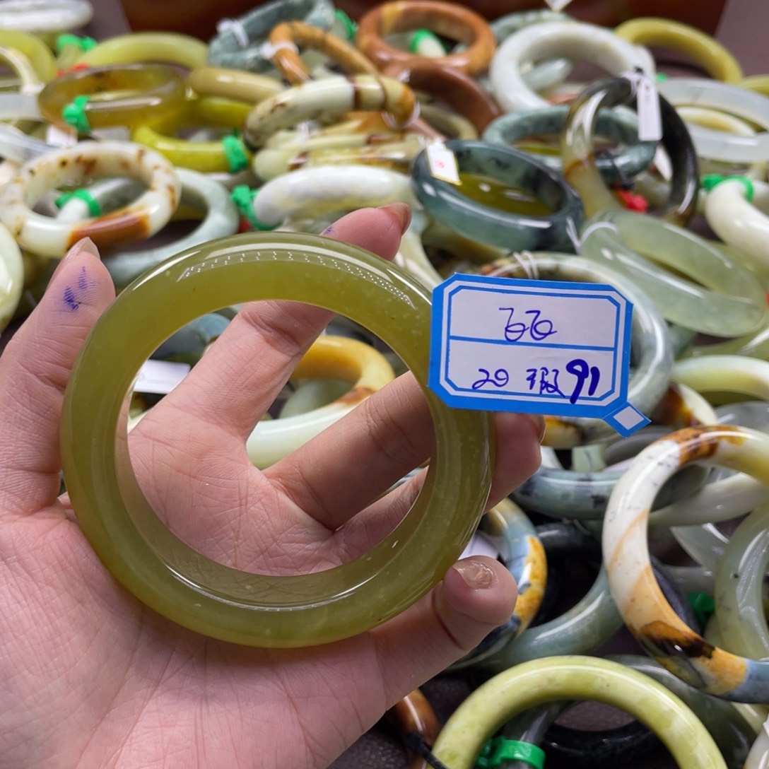 ****飞蛇纹石玉未镶嵌手镯