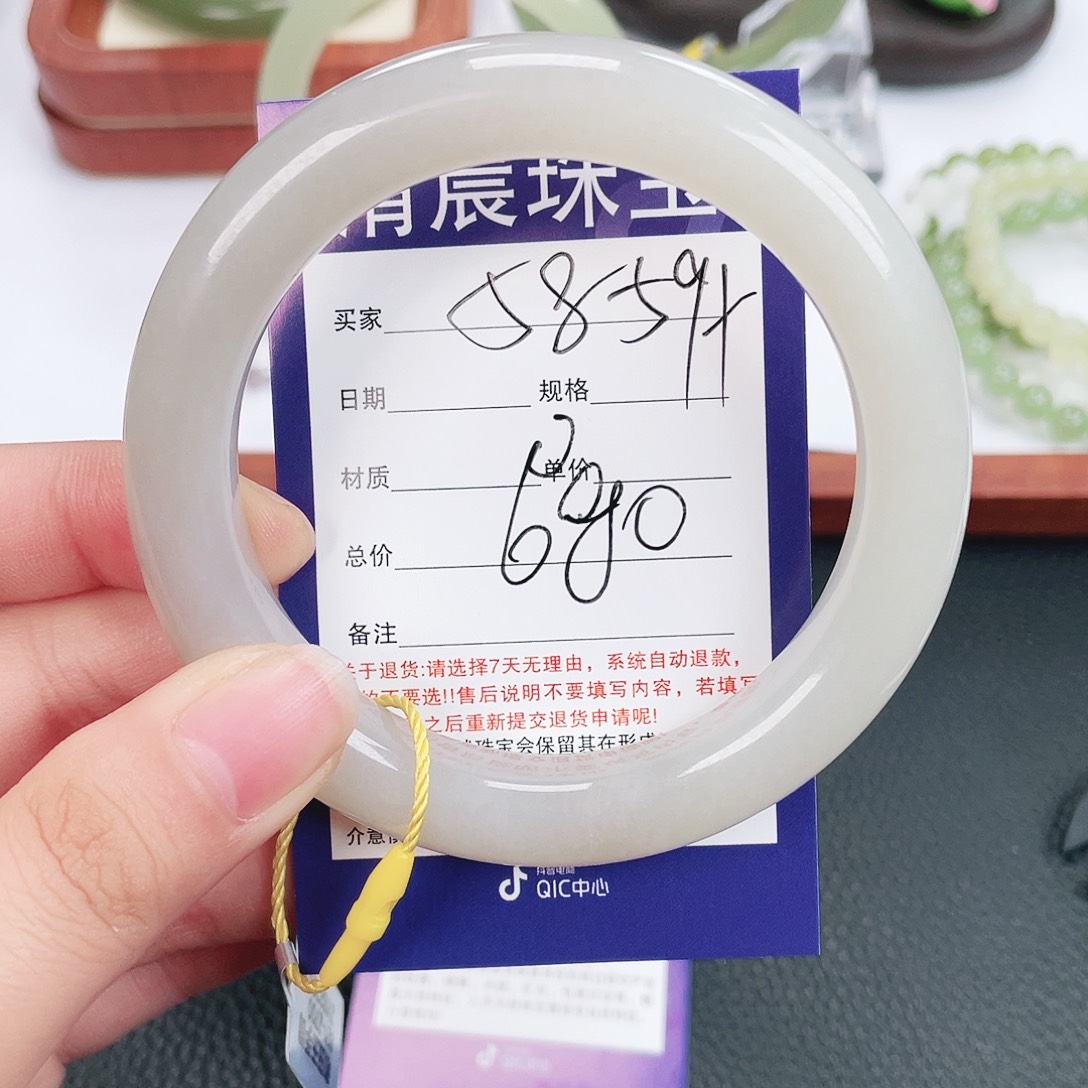 和田玉未镶嵌手镯