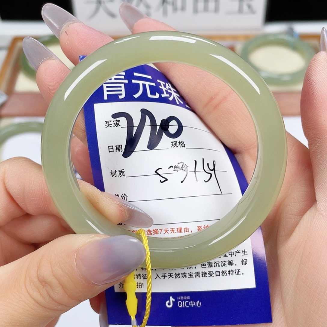 和田玉手镯未镶嵌