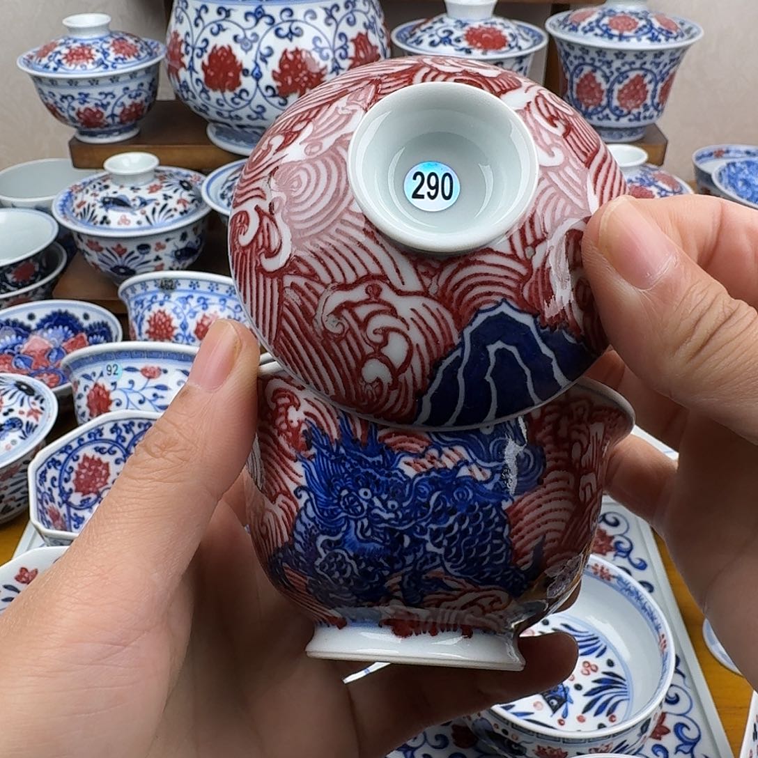 青花釉里红麒麟盖碗