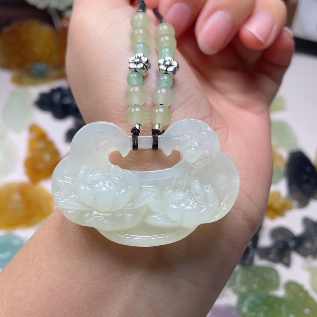 蛇纹石玉颈饰未镶嵌