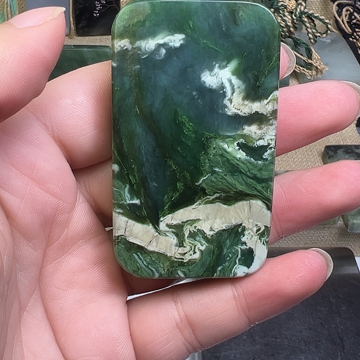 和田玉（碧玉）未镶嵌珠宝半成品微瑕