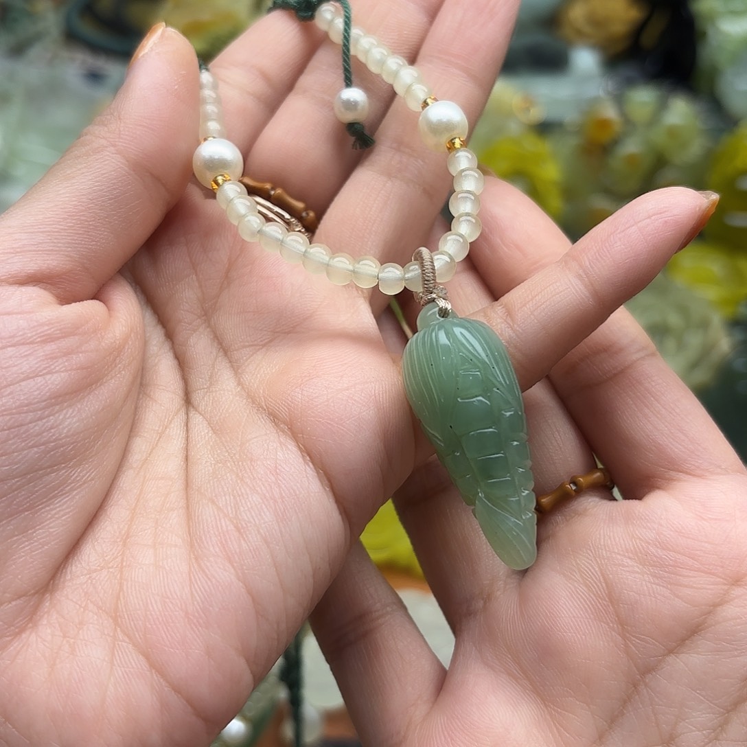 蛇纹石玉未镶嵌吊坠