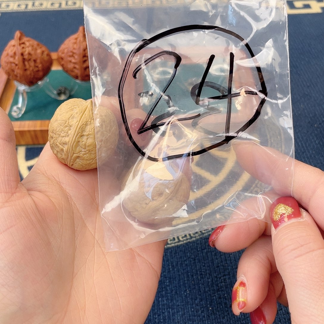 文玩核桃把件蛇皮球