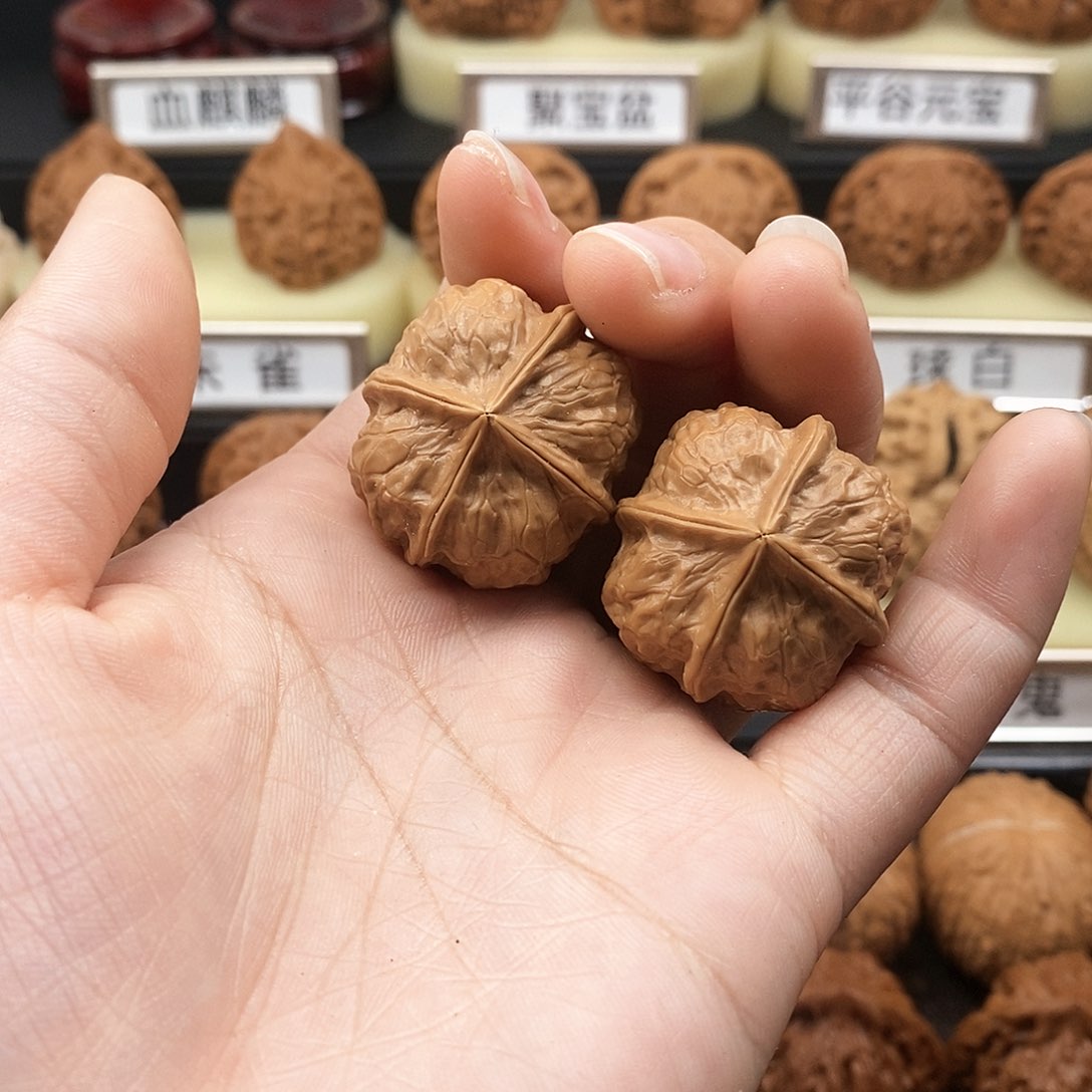 文玩核桃把件四棱