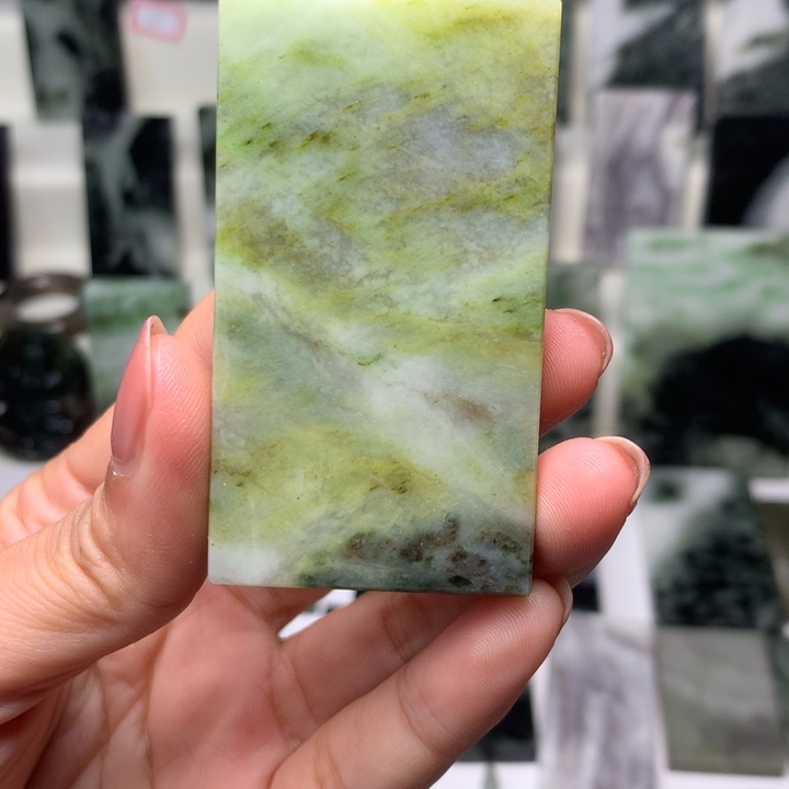 独山玉颈饰未镶嵌