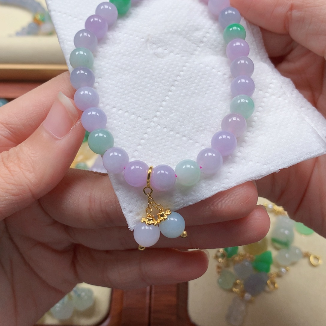 翡翠未镶嵌颈饰是