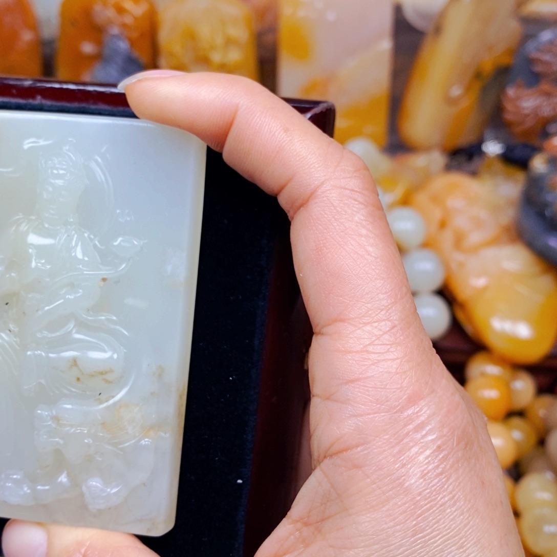 石英质玉（黄龙玉）颈饰未镶嵌