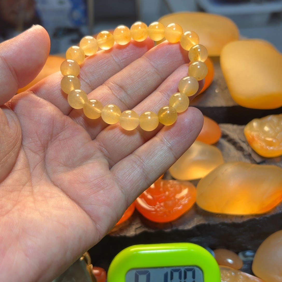 妮***姐石英岩玉未镶嵌手串